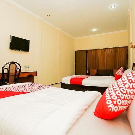 Oyo 1652 Hotel Tampiarto Probolinggo Eksteriør bilde