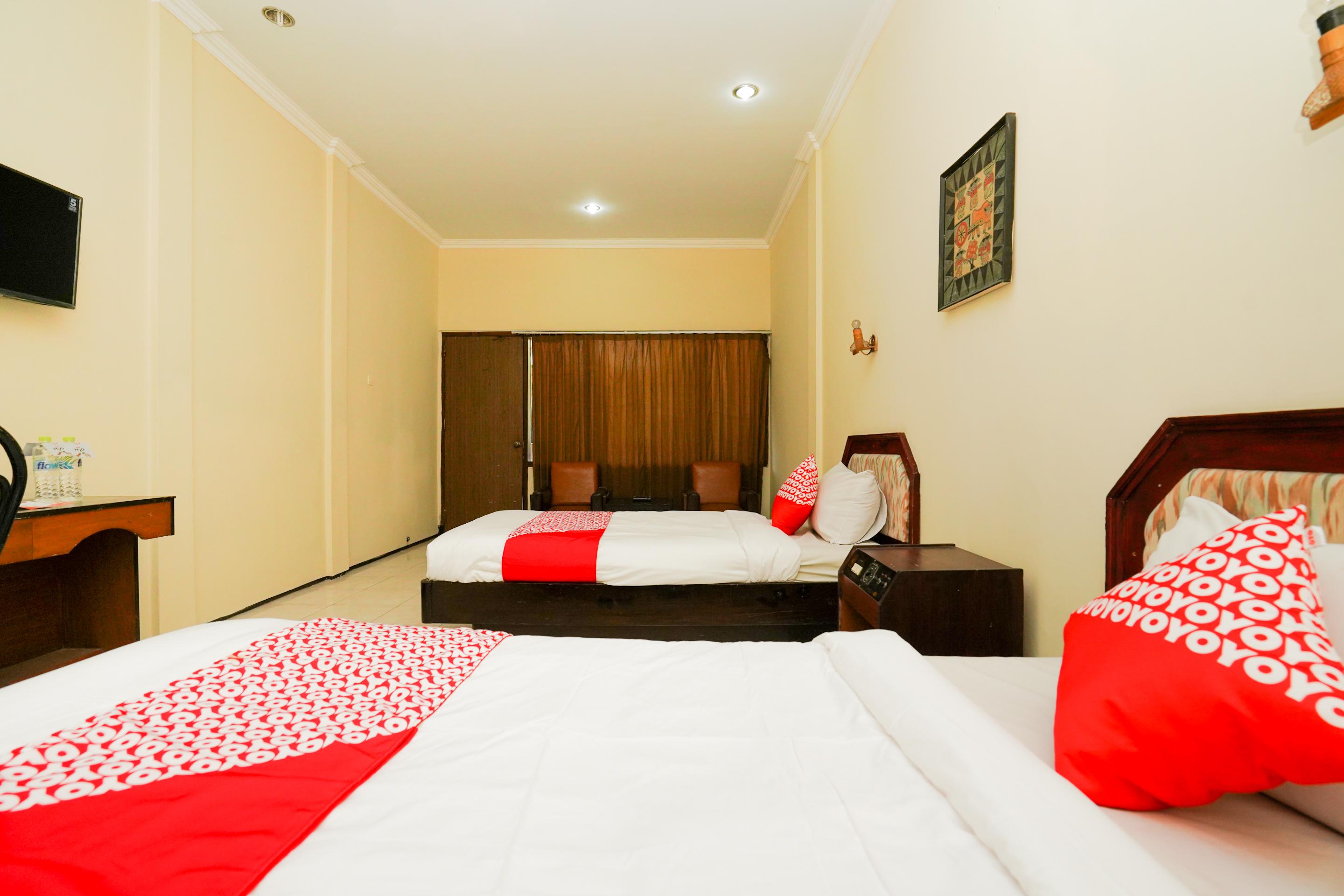 Oyo 1652 Hotel Tampiarto Probolinggo Eksteriør bilde