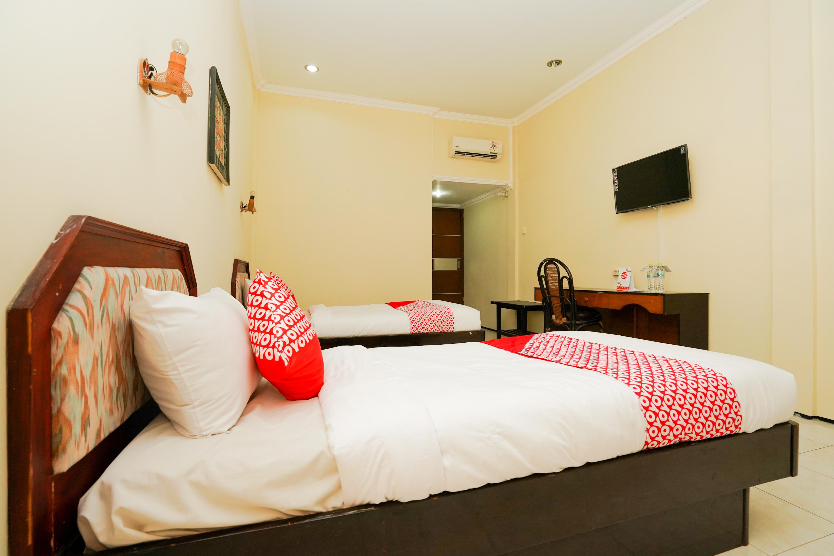 Oyo 1652 Hotel Tampiarto Probolinggo Eksteriør bilde