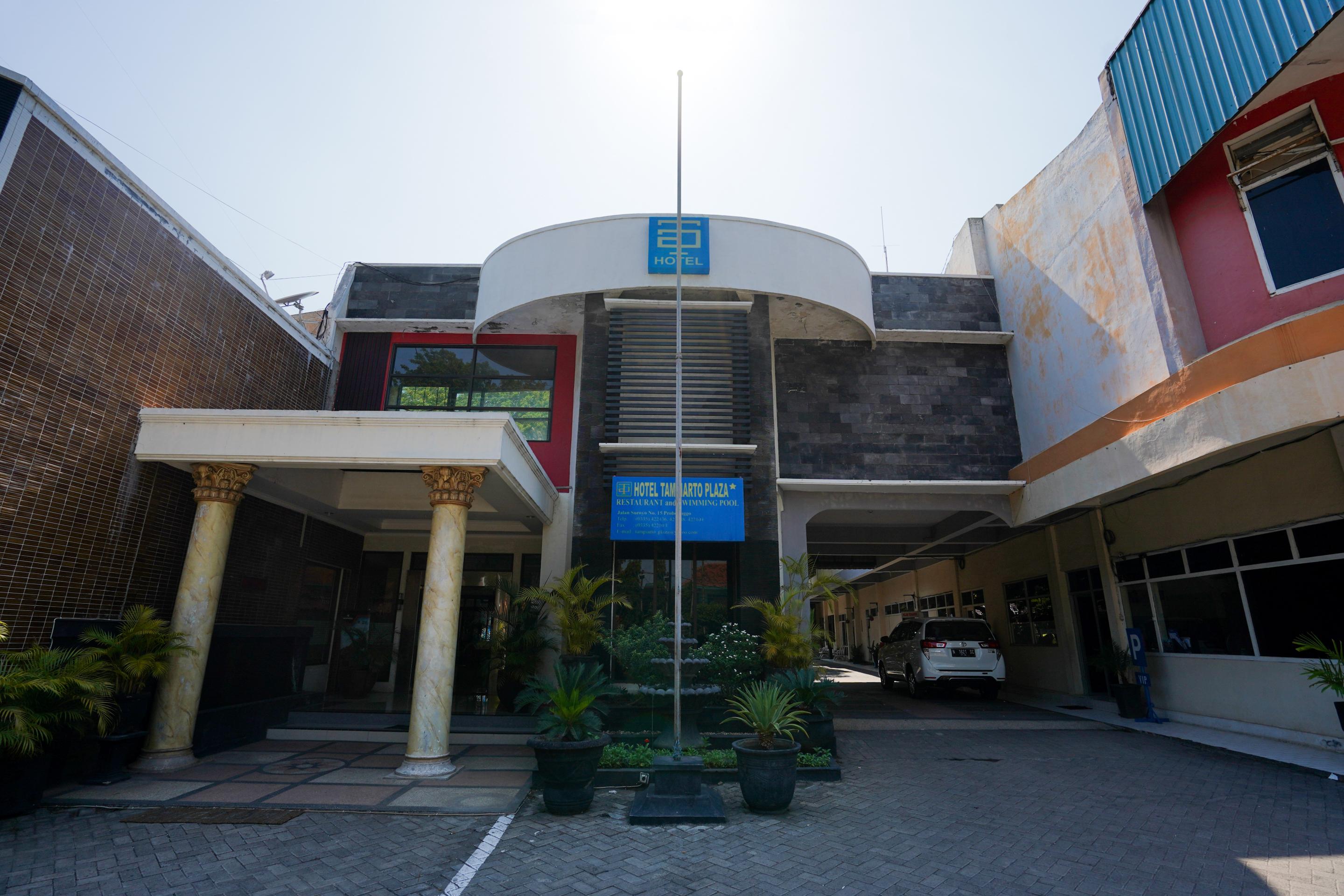 Oyo 1652 Hotel Tampiarto Probolinggo Eksteriør bilde