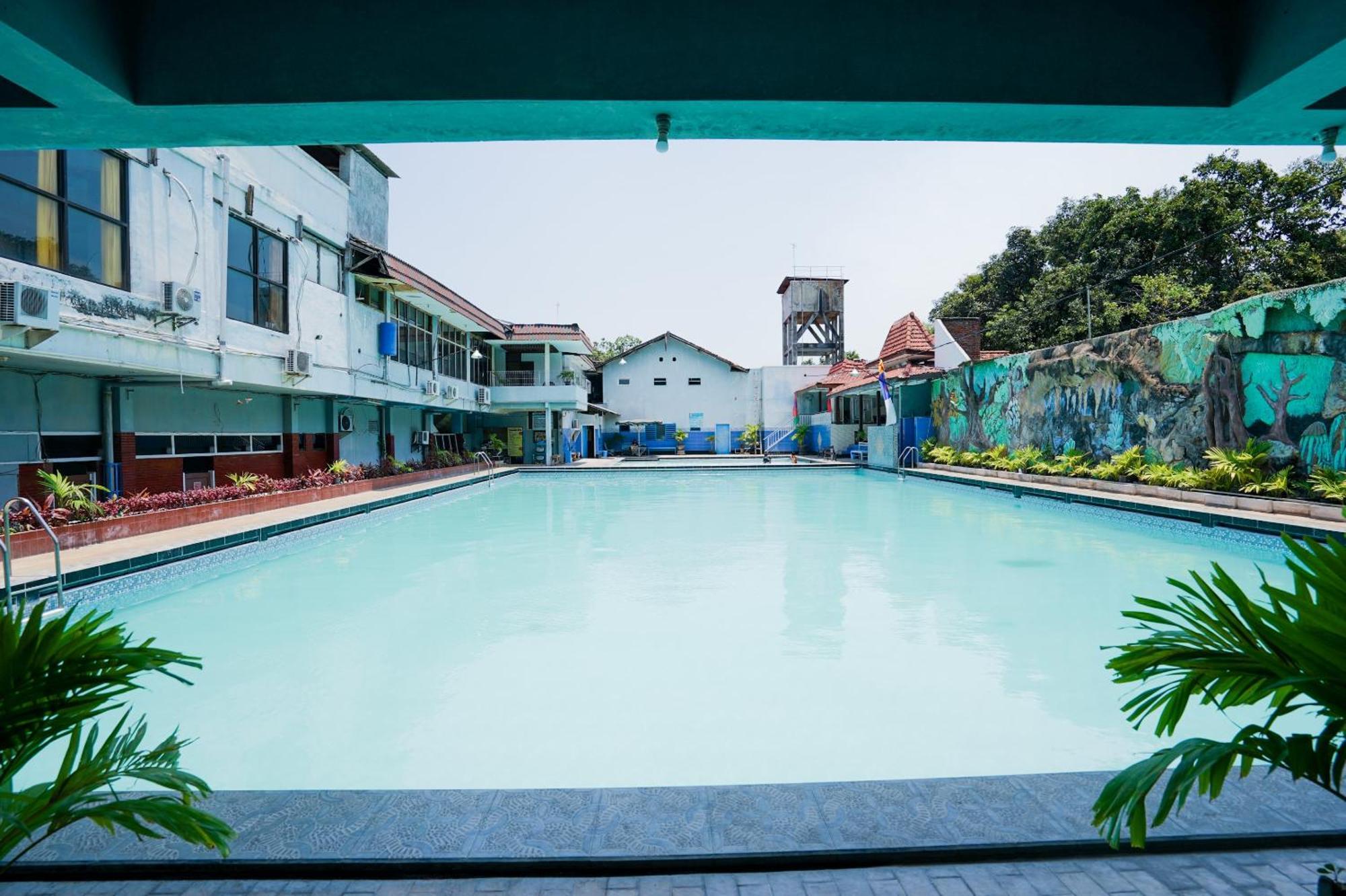 Oyo 1652 Hotel Tampiarto Probolinggo Eksteriør bilde