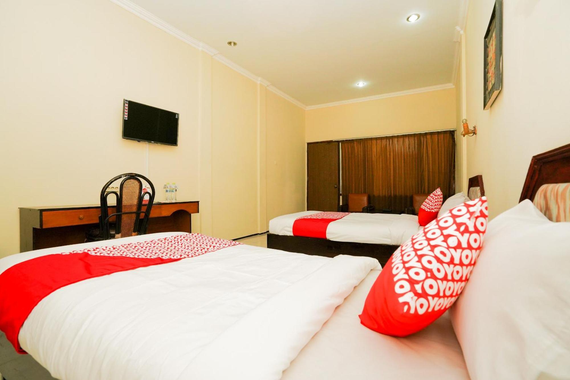 Oyo 1652 Hotel Tampiarto Probolinggo Eksteriør bilde