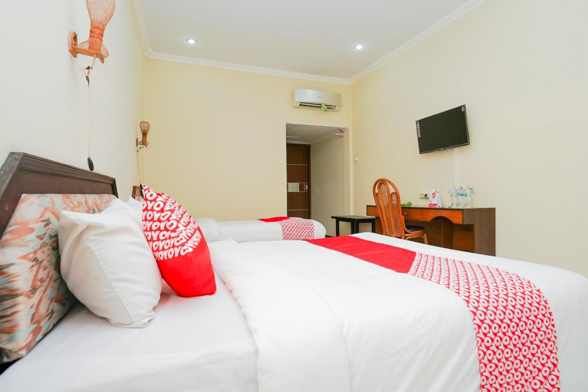 Oyo 1652 Hotel Tampiarto Probolinggo Eksteriør bilde