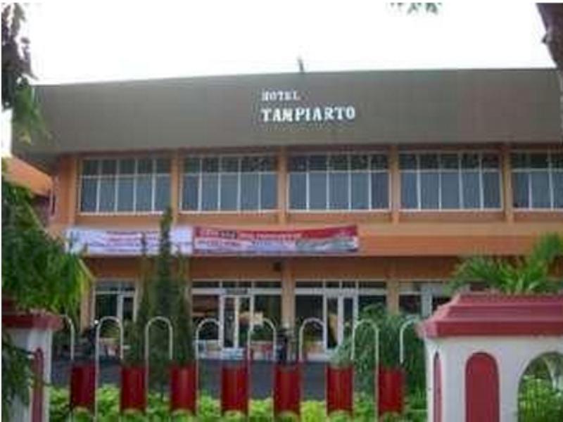 Oyo 1652 Hotel Tampiarto Probolinggo Eksteriør bilde